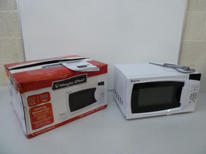 Magic Chef 0 7cu Ft 700 Watts Countertop Microwave Oven Model 925