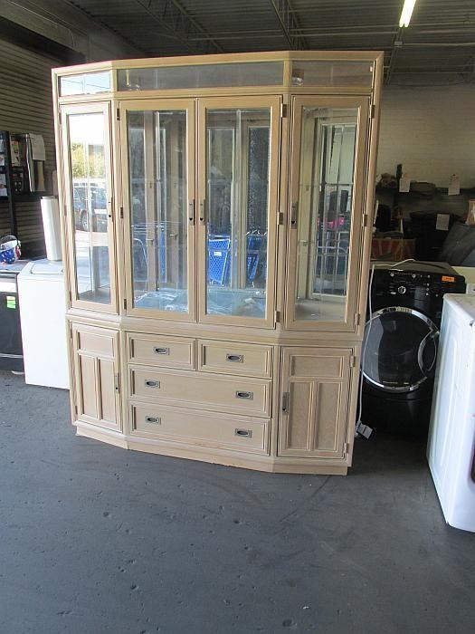 Stanley Furniture Whitewash Lighted Wood And Glass China Cabinet
