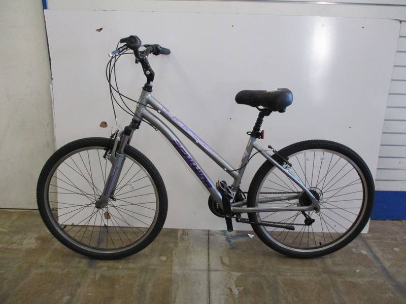 schwinn men's suburban alx 26 in 21-speed hybrid bicycle Bike, Inch Mens and Womens Bike, 7-Speed Hybrid Bicycle, Front and Rear Linear Pull Brakes, Ergonomic Grips, Comfort Frame, Large Cushioned Seat, Fenders, Adult Schwinn Mens Suburban Alx 26