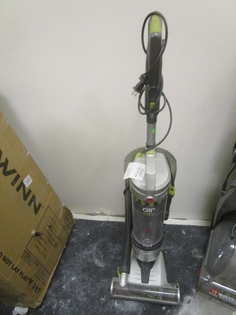 Suction Air Lite Upright Bagless Vacuum 