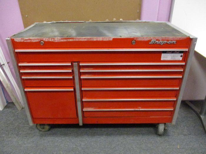 Snap On Mobile Lock And Roll Tool Box With Key For Locking Drawers
