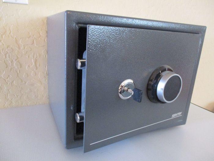 Auction Nation Auction PHOENIX, AZ ONSITE Estate Liquidation Auction